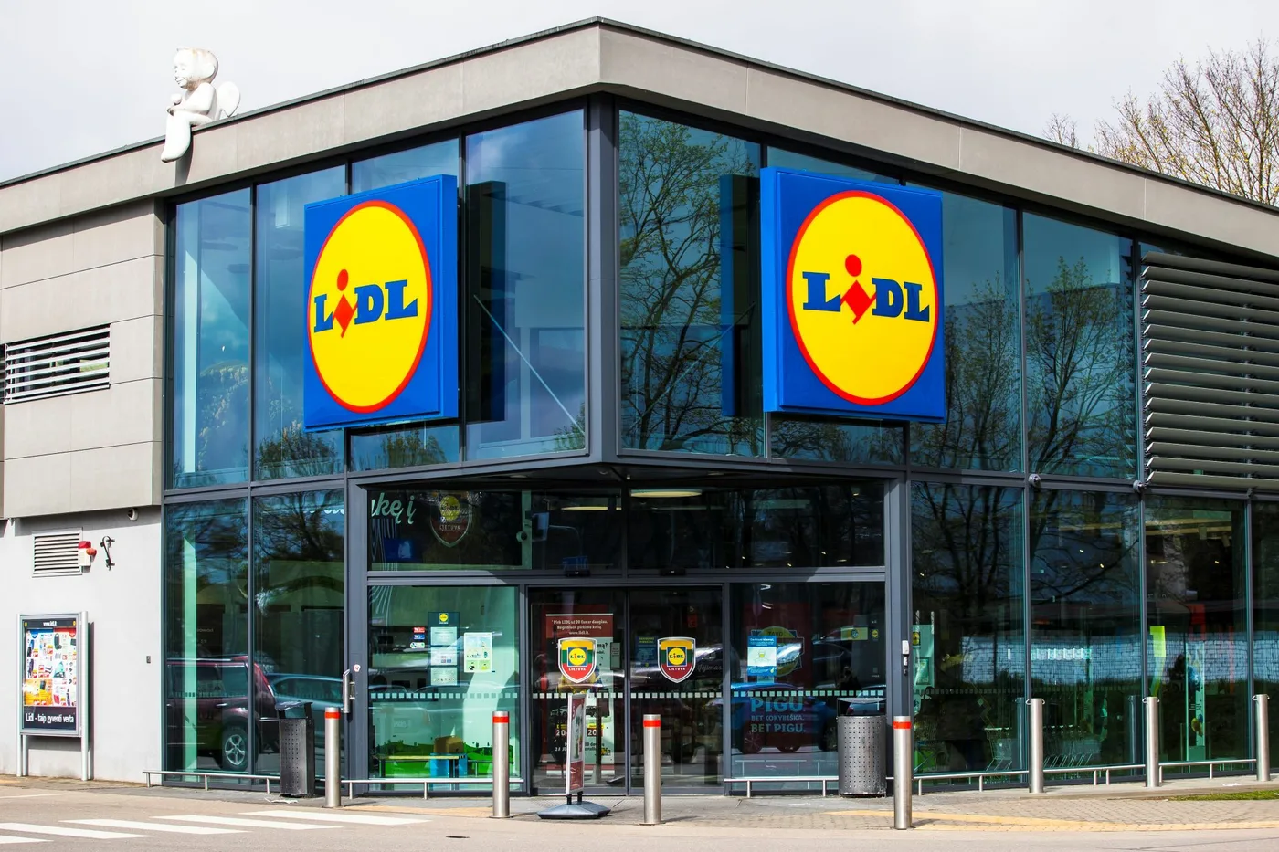 „Lidl“ parduotuvė, kurios lentynose – Varėnoje pagaminti sūreliai